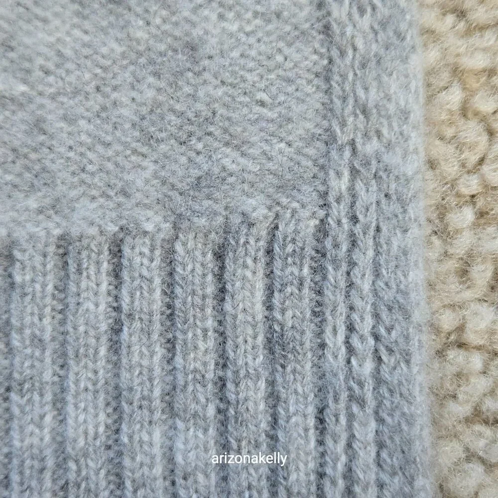 NWOT Cashmere Knit Light Grey Classic Scarf With Ribbed Ends